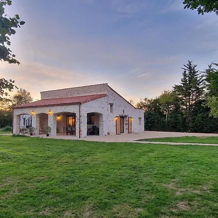 Vendee Avec Et Terrasse Les Pineaux